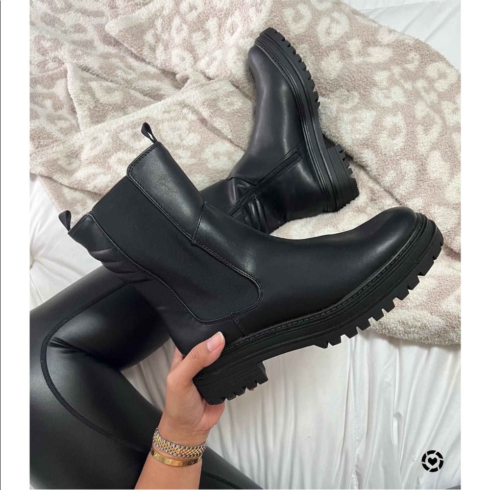 NWT A New Day Women’s Laura Gore Chelsea Boots Black
